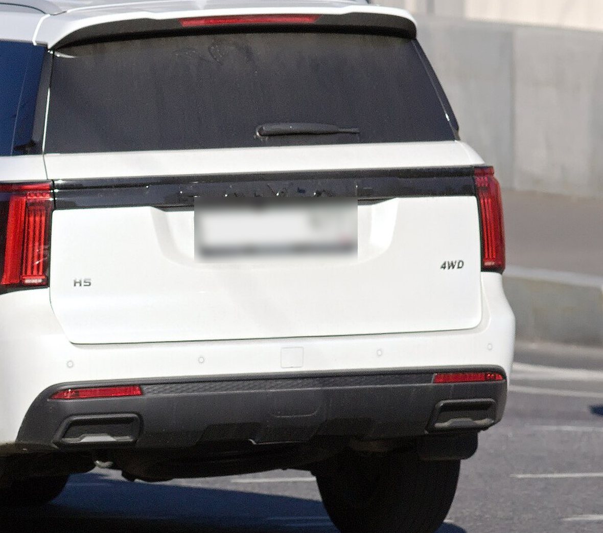 Корма Haval H5 II, шильдики H5 и 4WD